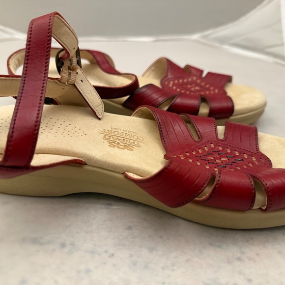 Shoes - Picture 4 of 4